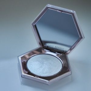 FENTY BEAUTY Diamond Bomb All-Over Diamond Veil in "How Many Carats?!"